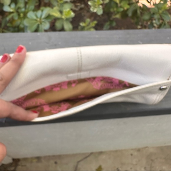 Juicy Couture Leather Silver and White Wristlet with Chain Accent - Picture 5 of 10